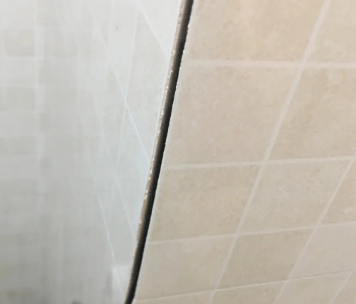 西固瓷砖空鼓维修公司分享阳台瓷砖脱落的修复过程可以分为以下几个步骤