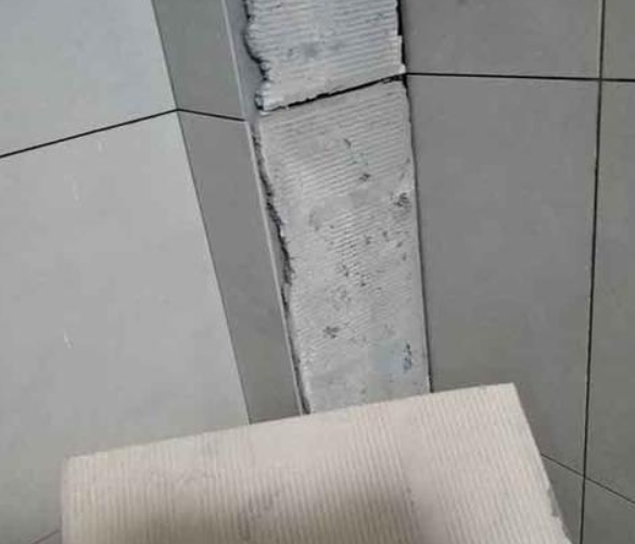 西固瓷砖空鼓维修公司分享下厨房瓷砖脱落的补救措施。